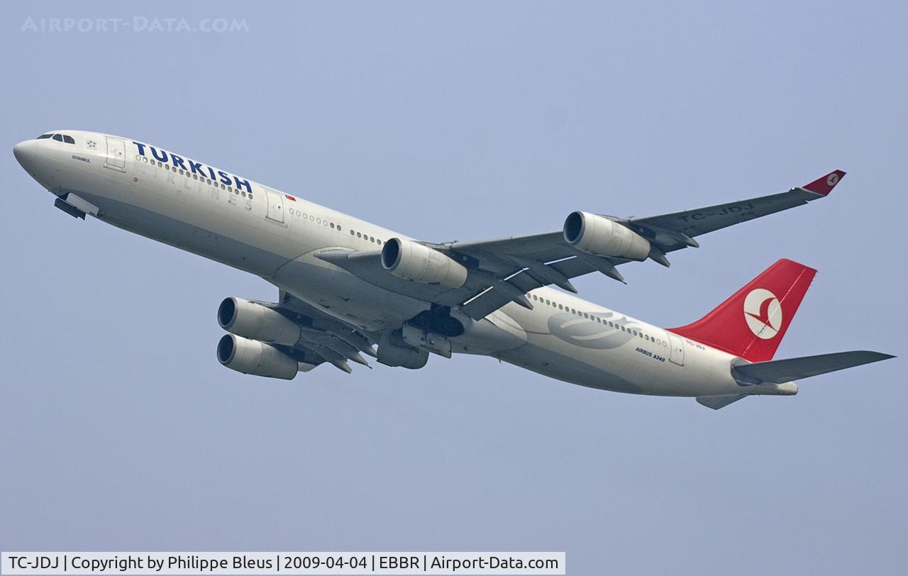TC-JDJ, 1993 Airbus A340-311 C/N 023, Usual flat climb rate (common by A340's) while leaving rwy 25R.
