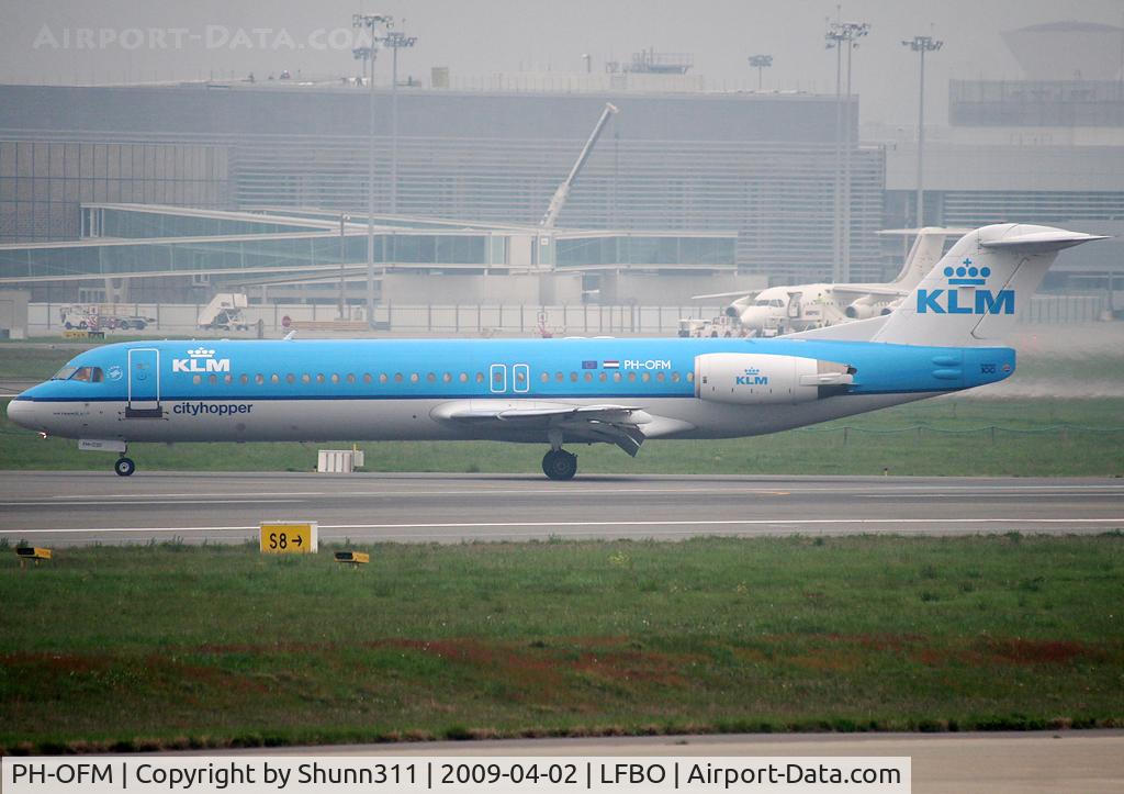 PH-OFM, 1993 Fokker 100 (F-28-0100) C/N 11475, Taxiing to the terminal in new c/s...