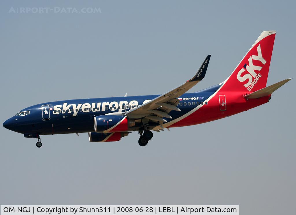 OM-NGJ, 2007 Boeing 737-76N C/N 34755, Landing rwy 25R