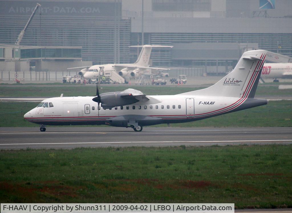 F-HAAV, 1986 ATR 42-320 C/N 019, Taxiing to the terminal...
