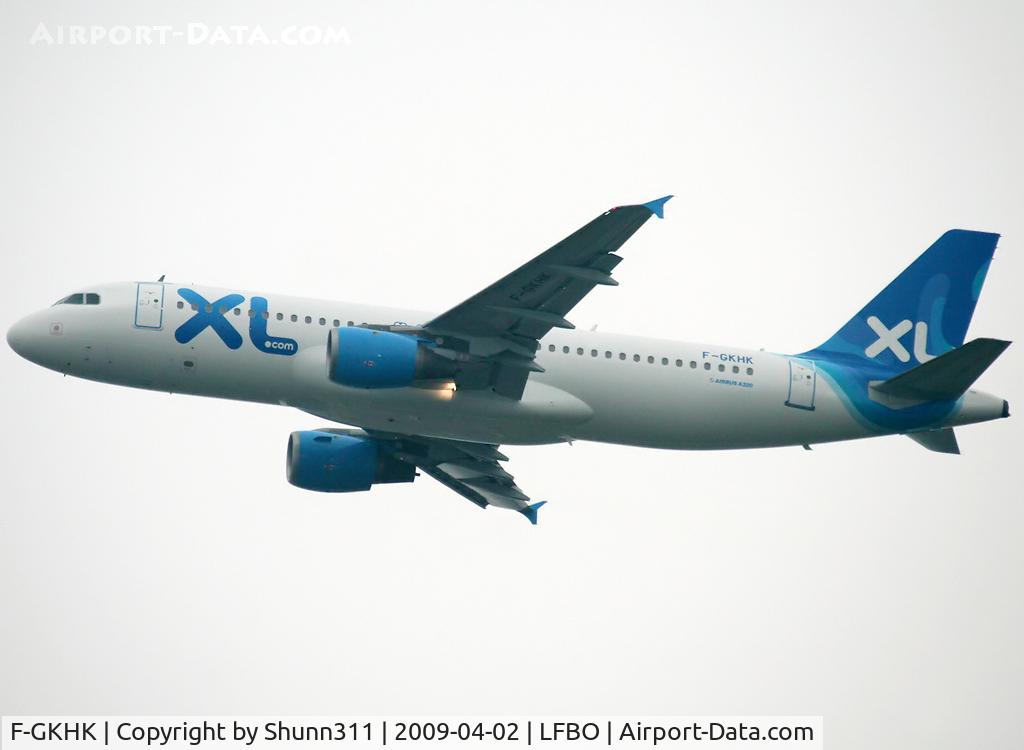 F-GKHK, 1992 Airbus A320-212 C/N 343, Take off rwy 32R
