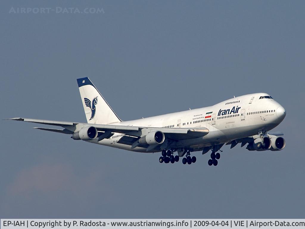 EP-IAH, 1976 Boeing 747-286M C/N 21218, This 32 yeard old veteran visited Vienna on April 4th 2009 on a flight from THR to VIE