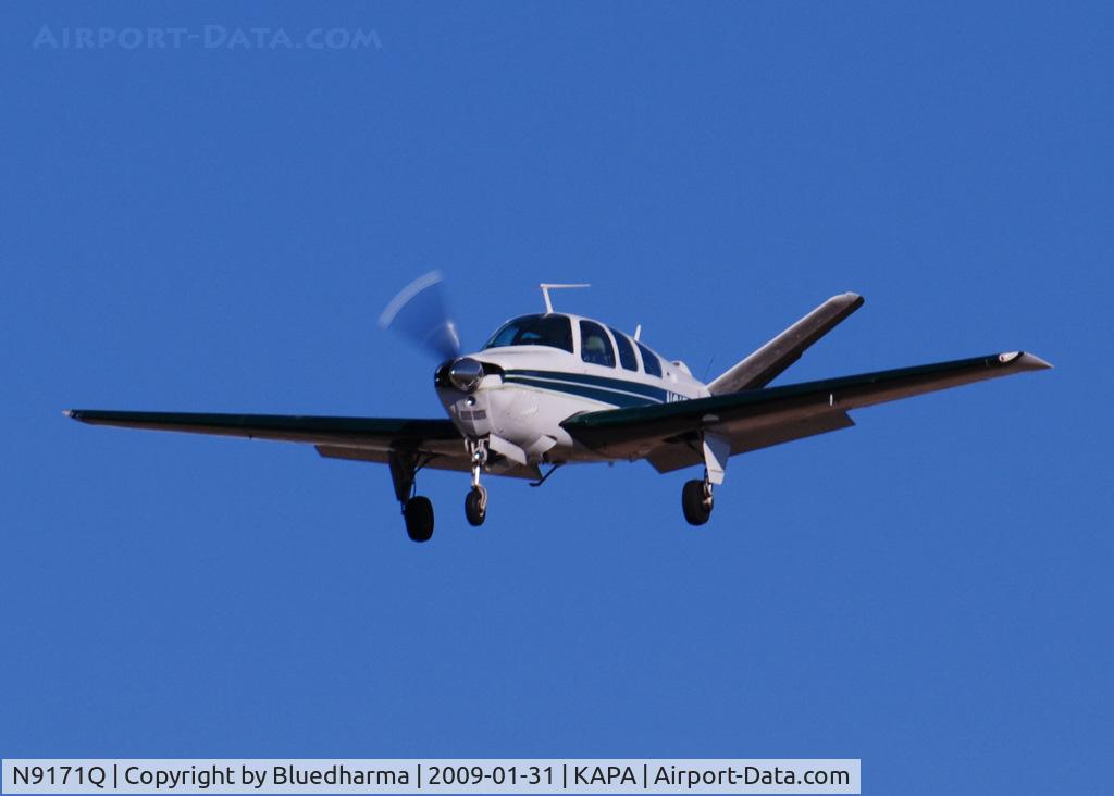 N9171Q, 1970 Beech V35B Bonanza C/N D-9246, On final approach to 17L.