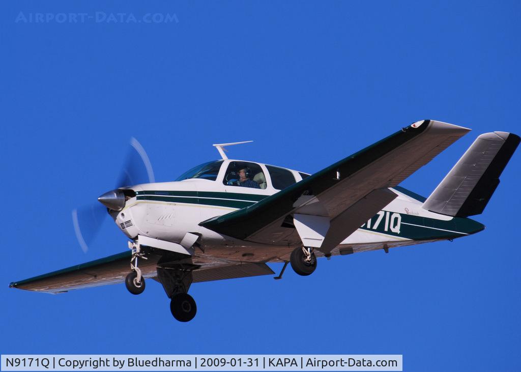N9171Q, 1970 Beech V35B Bonanza C/N D-9246, On final approach to 17L.