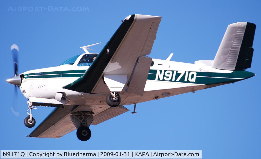 N9171Q, 1970 Beech V35B Bonanza C/N D-9246, On final approach to 17L.