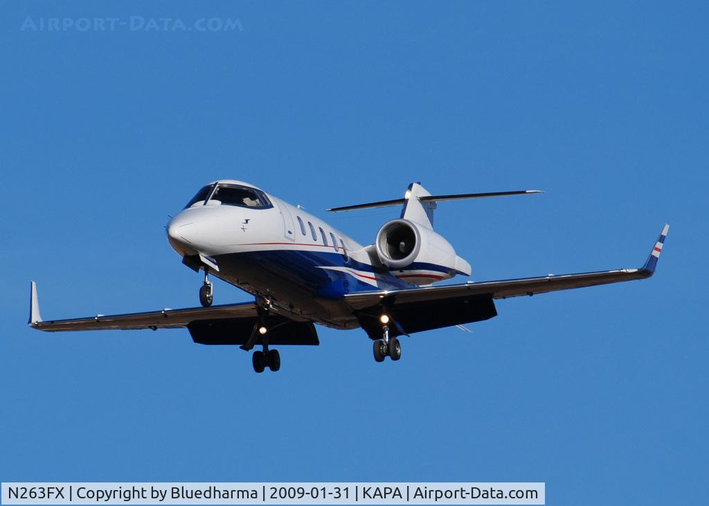 N263FX, 2008 Learjet Inc 60 C/N 334, On final approach to 17L.