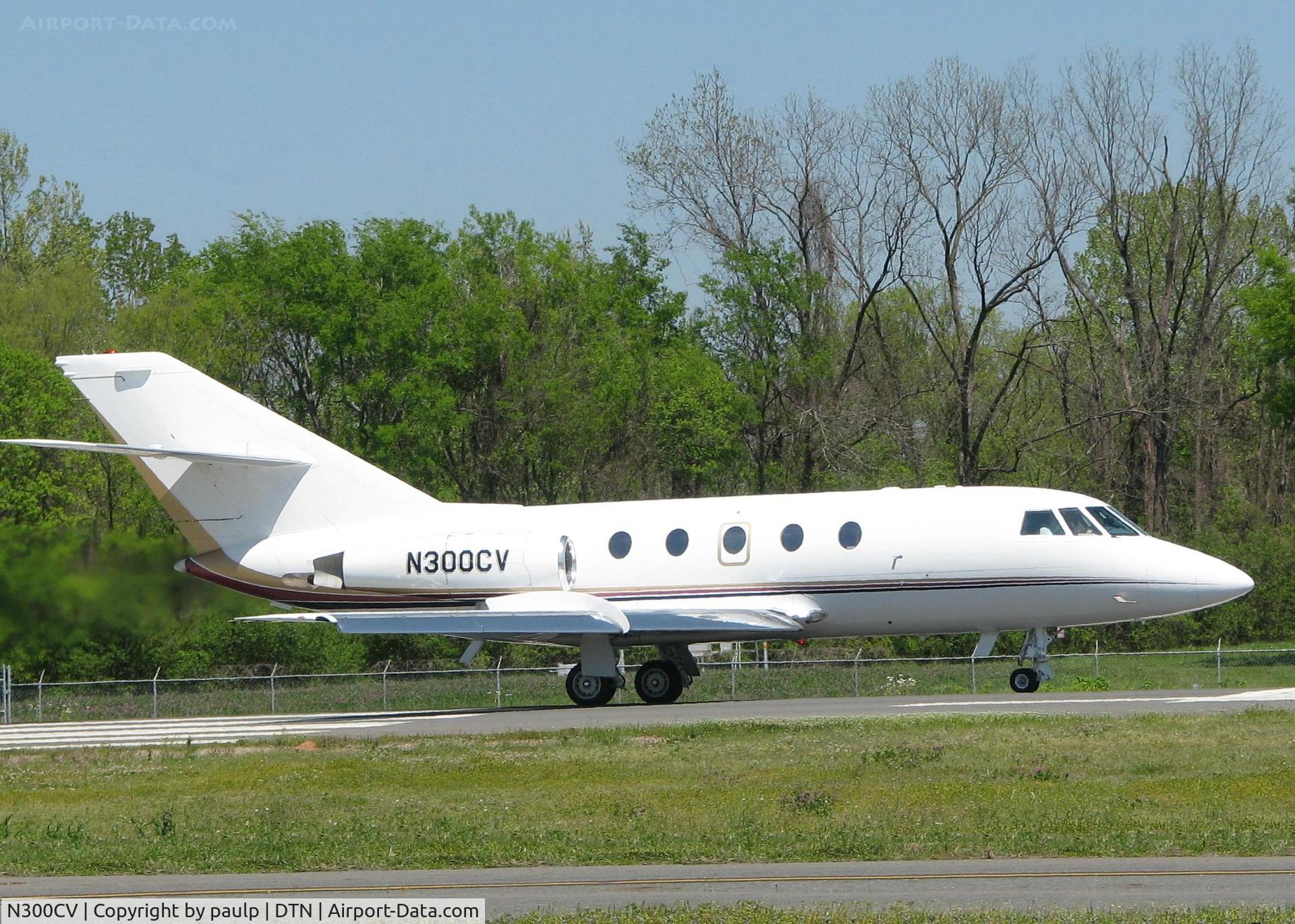 N300CV, 1974 Dassault Falcon (Mystere) 20F C/N 322, Starting to roll for take off on runway 14 at the Shreveport Downtown airport.