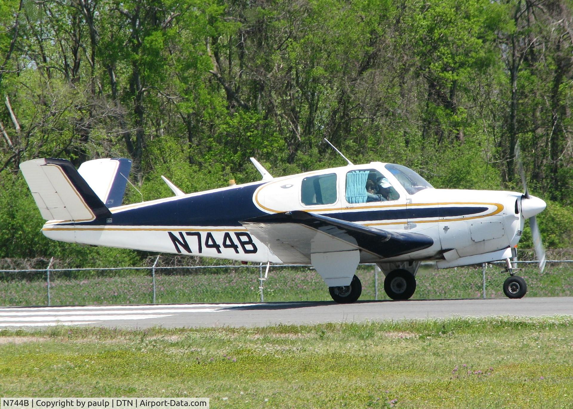 N744B, 1948 Beech A35 Bonanza C/N D-1750, Taking off on 14 at Downtown Shreveport.