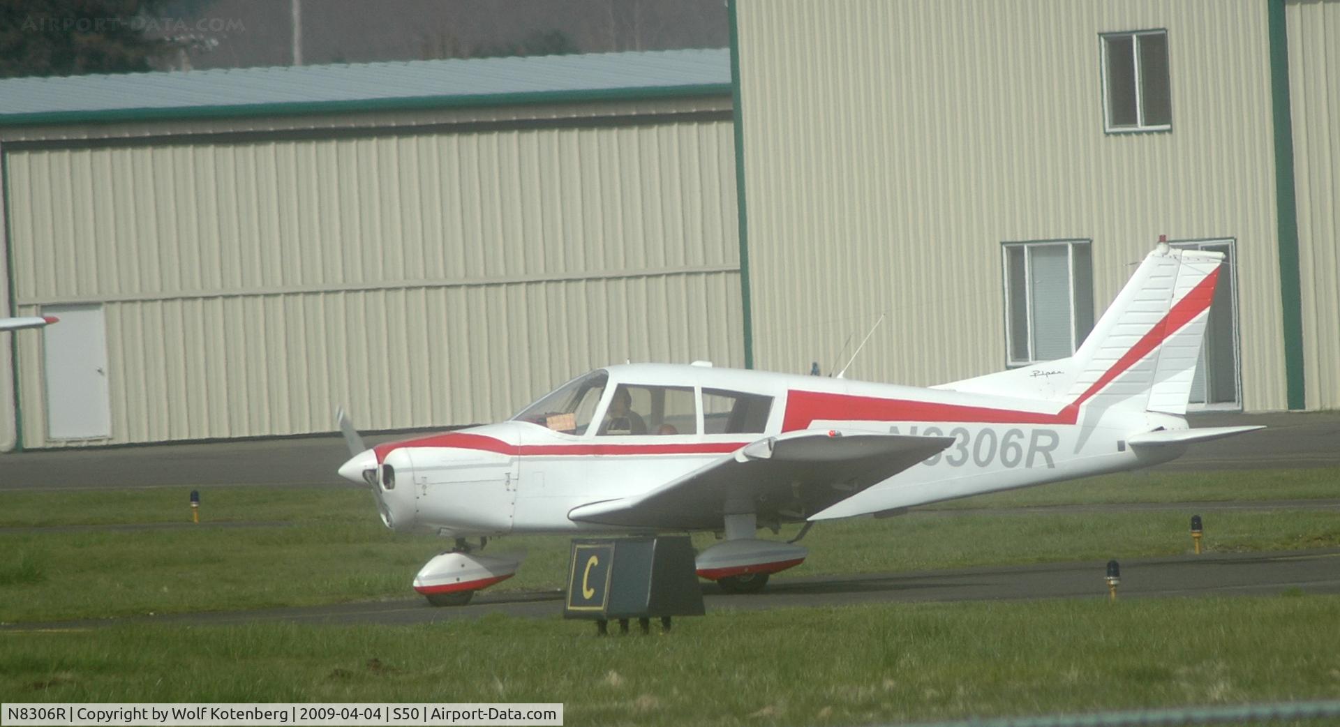 N8306R, 1966 Piper PA-28-140 C/N 28-22175, on apron