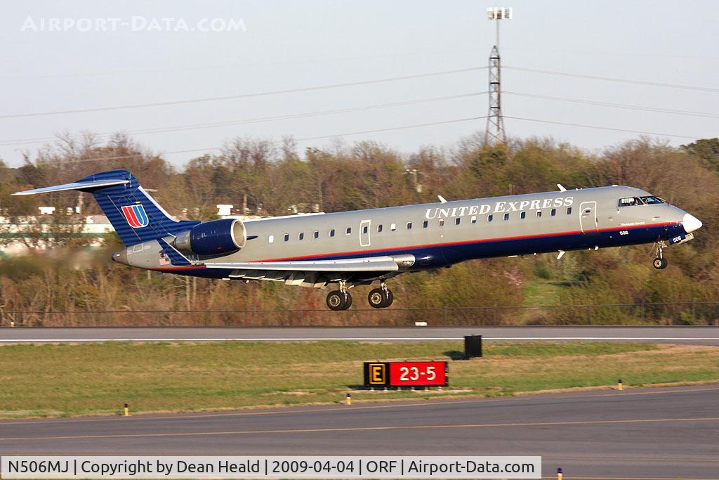 N506MJ, 2002 Bombardier RJ-700 (CL-600-2C10) Regional Jet C/N 10073, United Express (Mesa Airlines) N506MJ (FLT ASH7305) from Washington Dulles Int'l (KIAD) arriving on RWY 23.