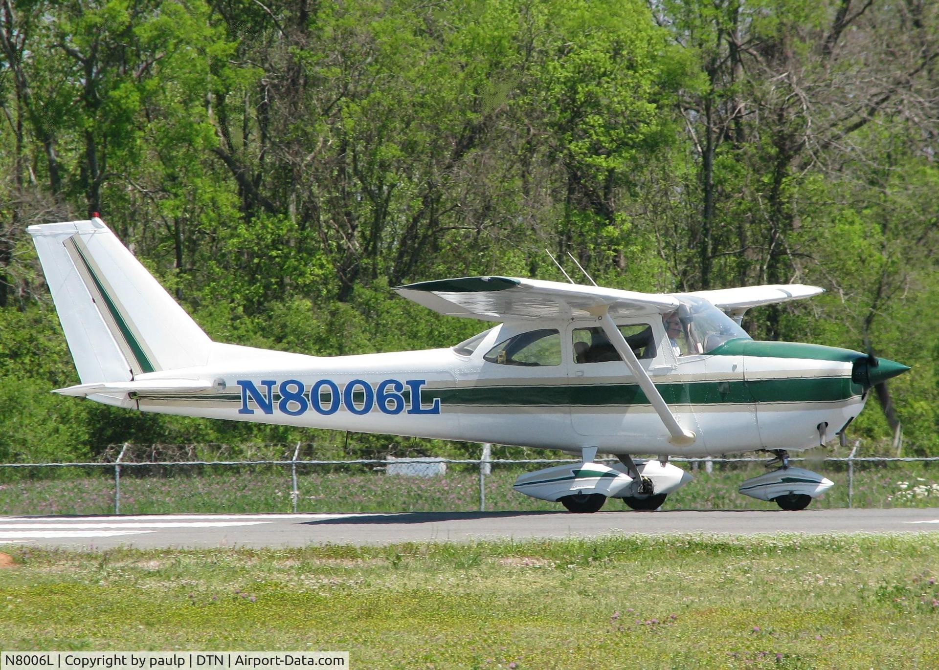 N8006L, 1967 Cessna 172H C/N 17256206, Starting to roll for take off at the Shreveport Downtown airport.