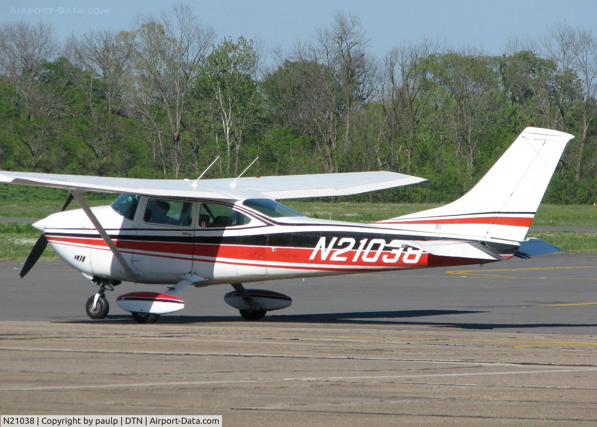 N21038, 1972 Cessna 182P Skylane C/N 18261374, Parked at the Shreveport Downtown airport.