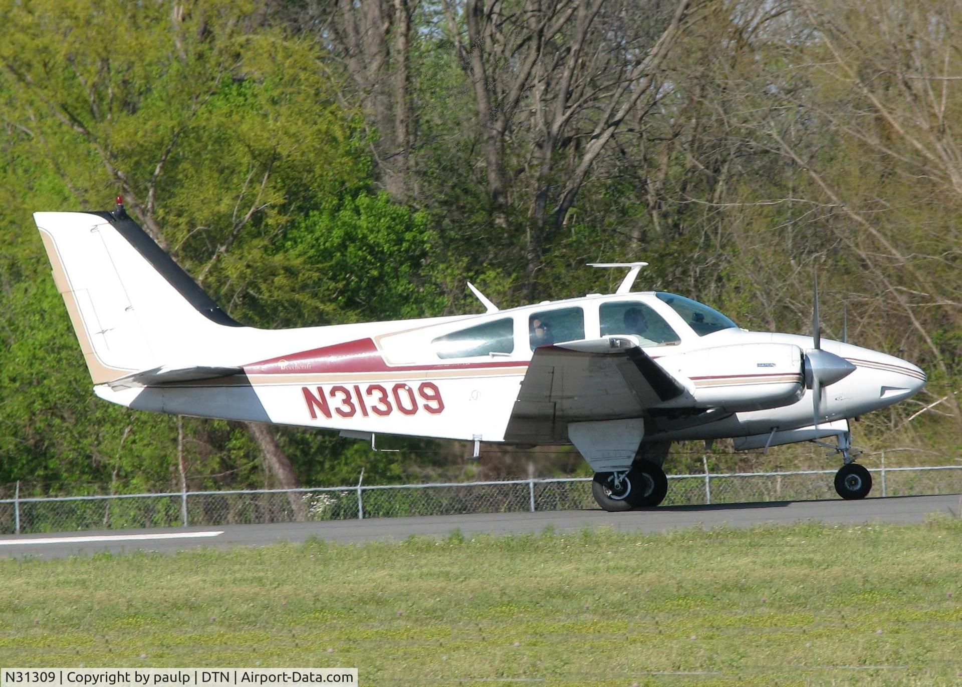 N31309, 1973 Beech 95-B55 Baron Baron C/N TC-1524, Starting to roll for take off from the Shreveport Downtown airport.