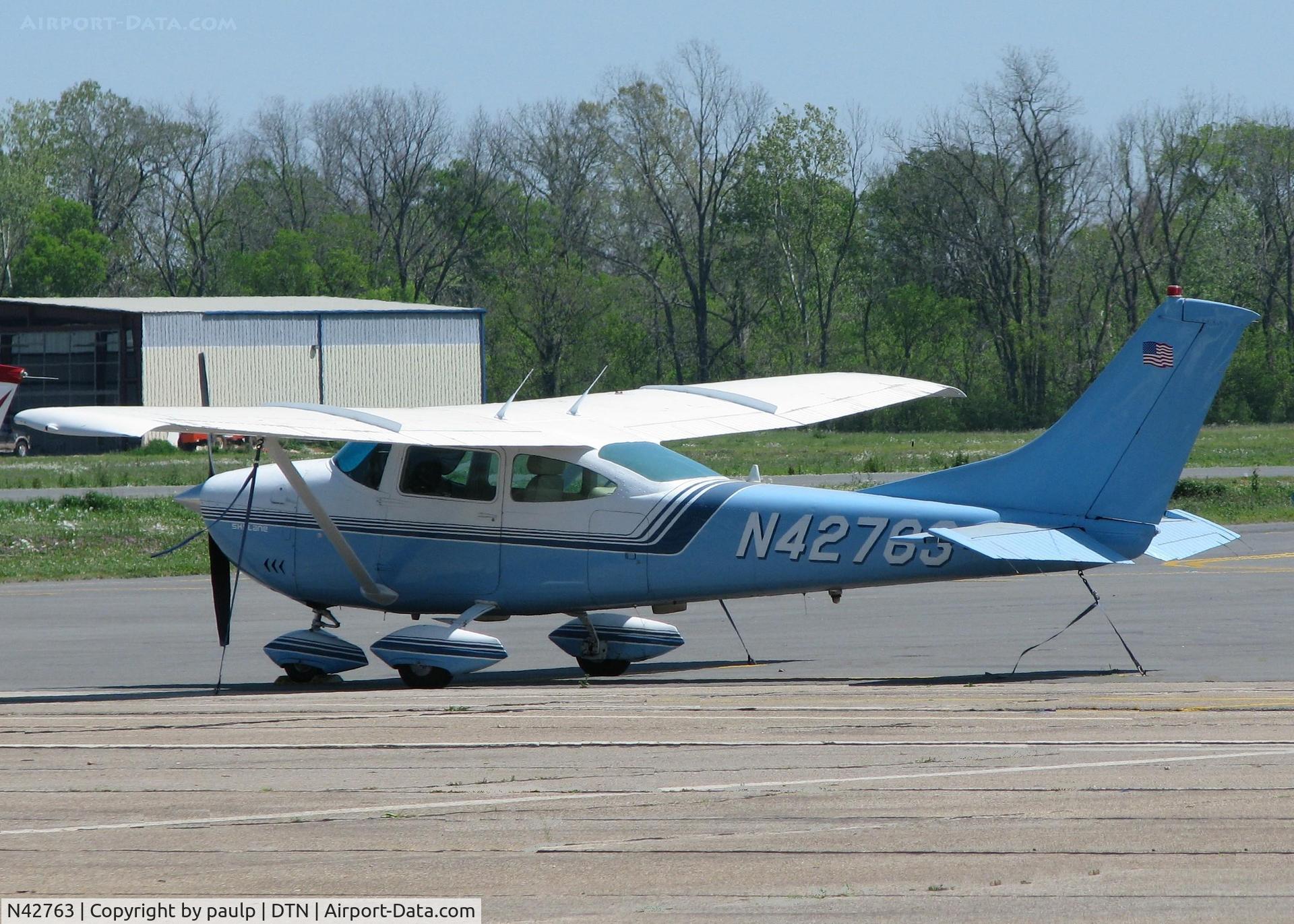 N42763, 1968 Cessna 182L Skylane C/N 18259178, Parked at the Shreveport Downtown airport.