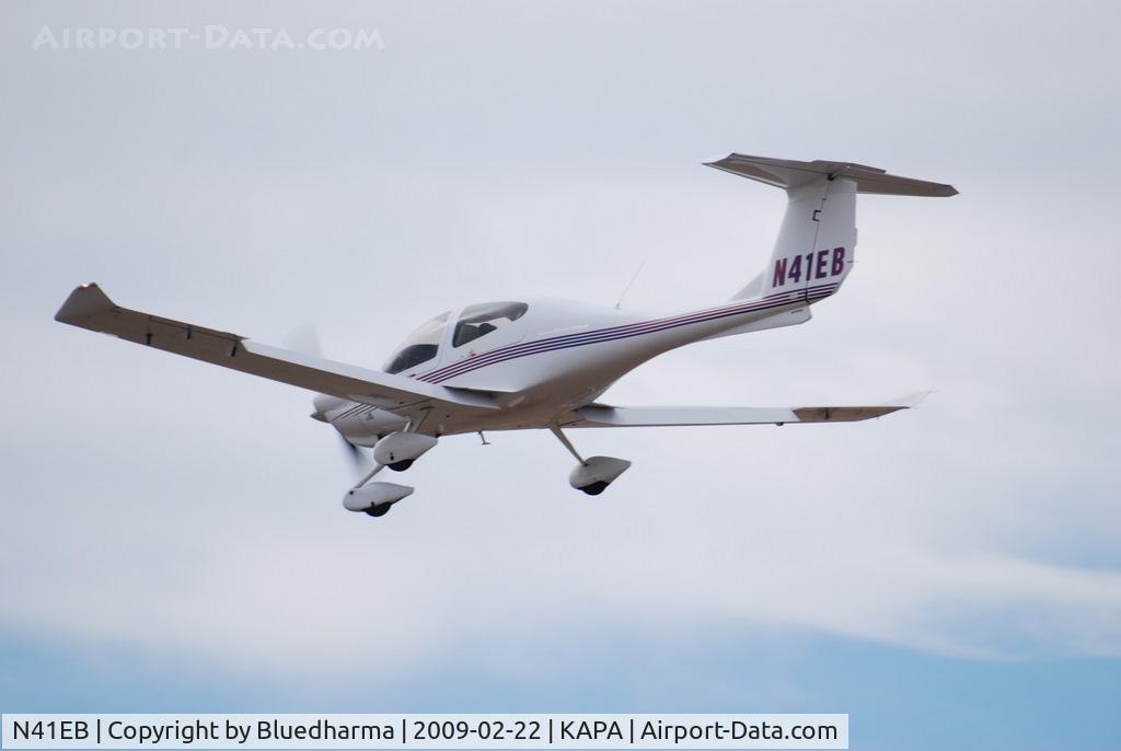 N41EB, 2004 Diamond DA-40 Diamond Star C/N 40.445, On final approach to 17L.