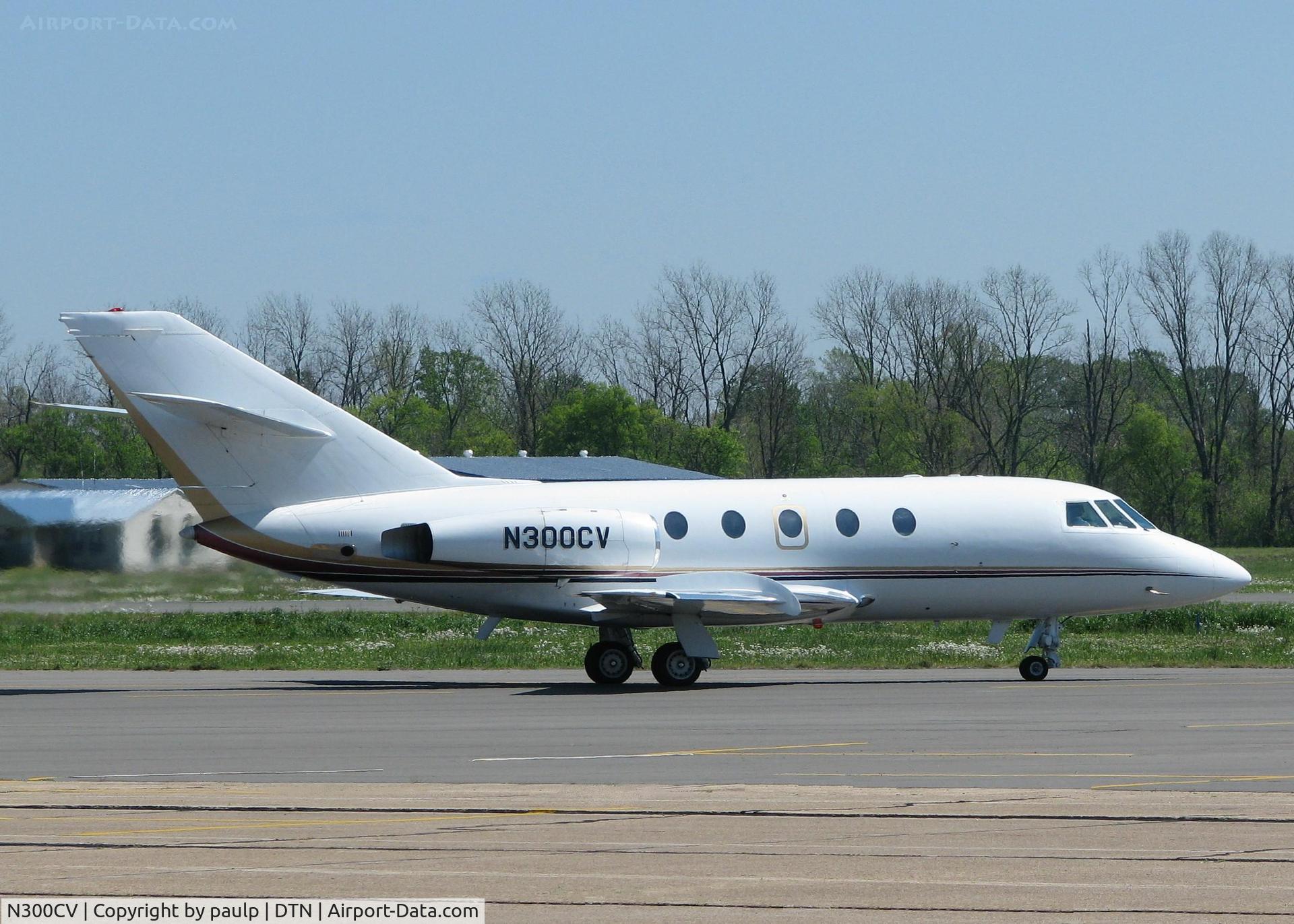 N300CV, 1974 Dassault Falcon (Mystere) 20F C/N 322, Taxiing in to the ramp after landing at the Shreveport Downtown airport.