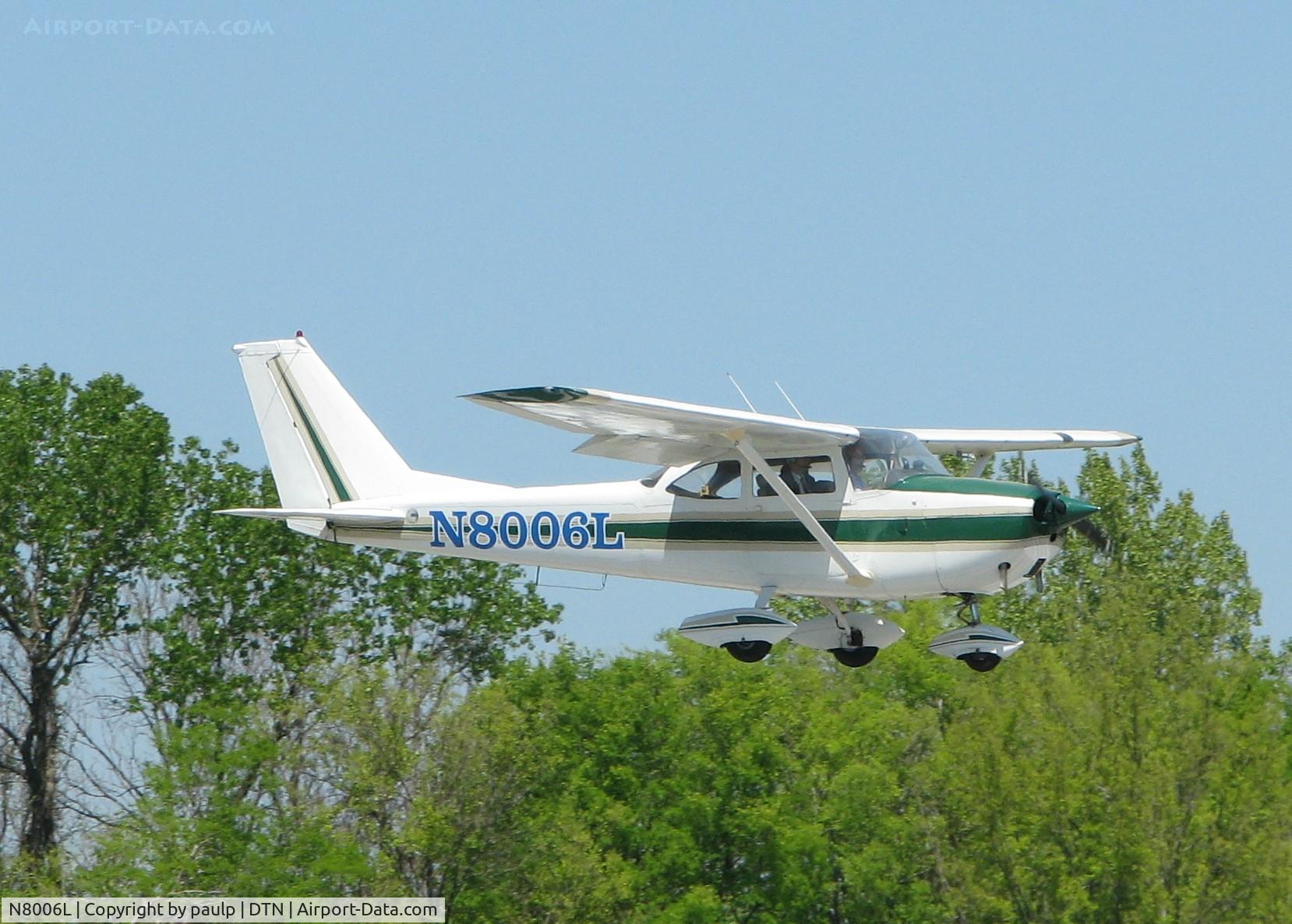 N8006L, 1967 Cessna 172H C/N 17256206, Landing on runway 14 at Downtown Shreveport.