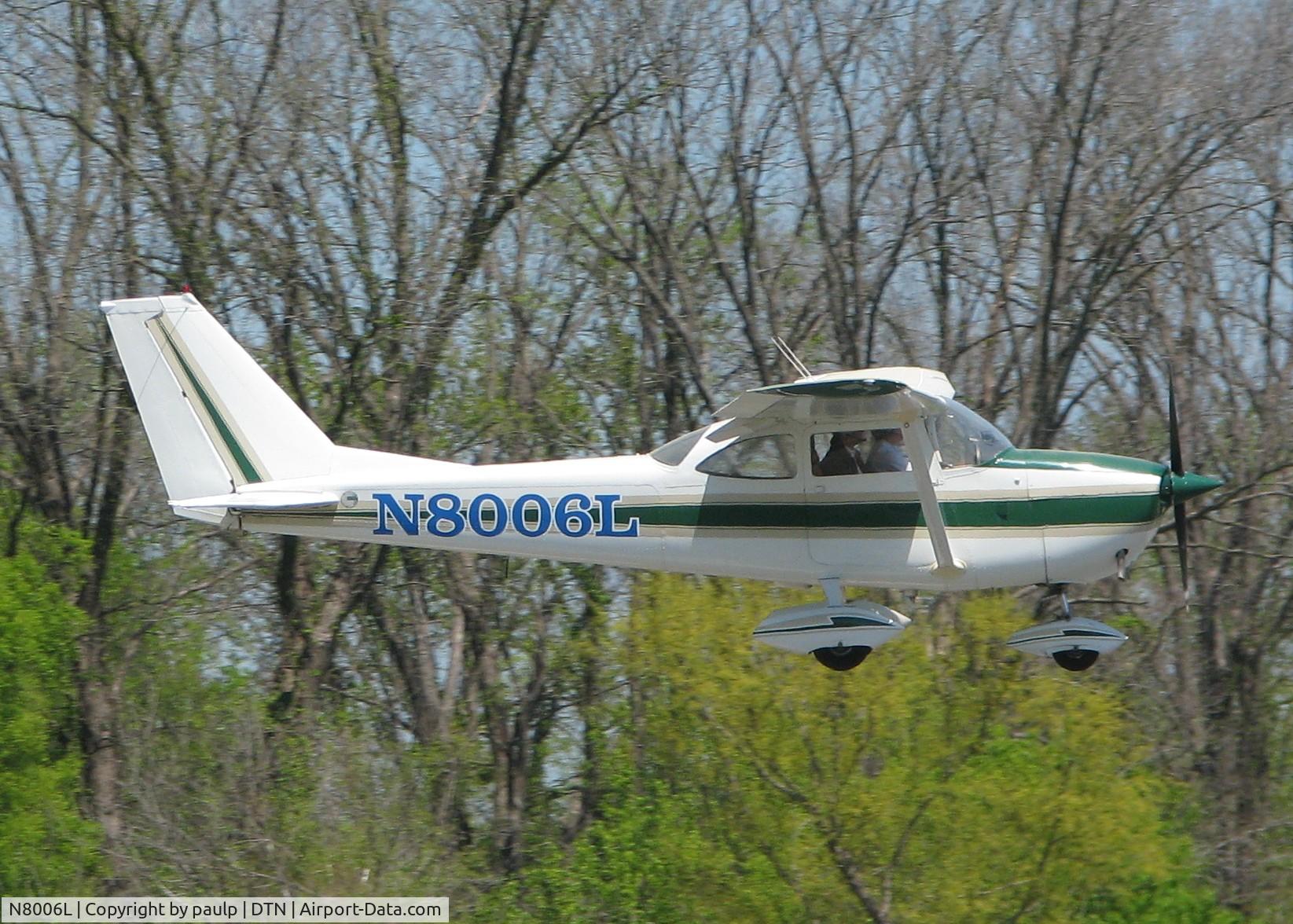 N8006L, 1967 Cessna 172H C/N 17256206, About to touch down on 14 at the Shreveport Downtown airport.