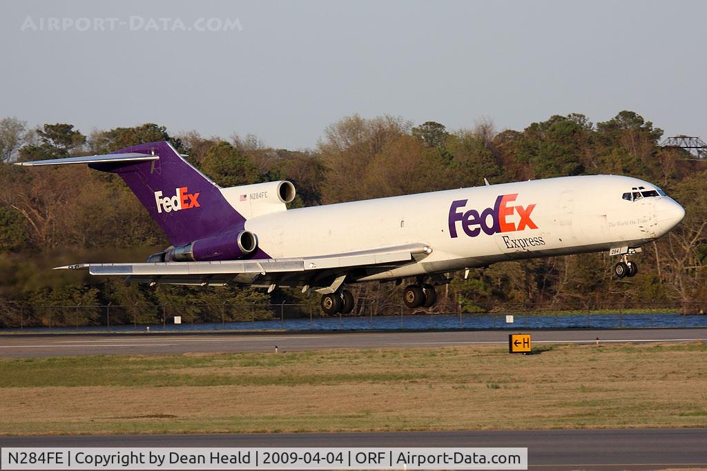 N284FE, 1982 Boeing 727-233F C/N 22621, FedEx N284FE (FLT FDX307) from Memphis Int'l (KMEM) landing on RWY 23.