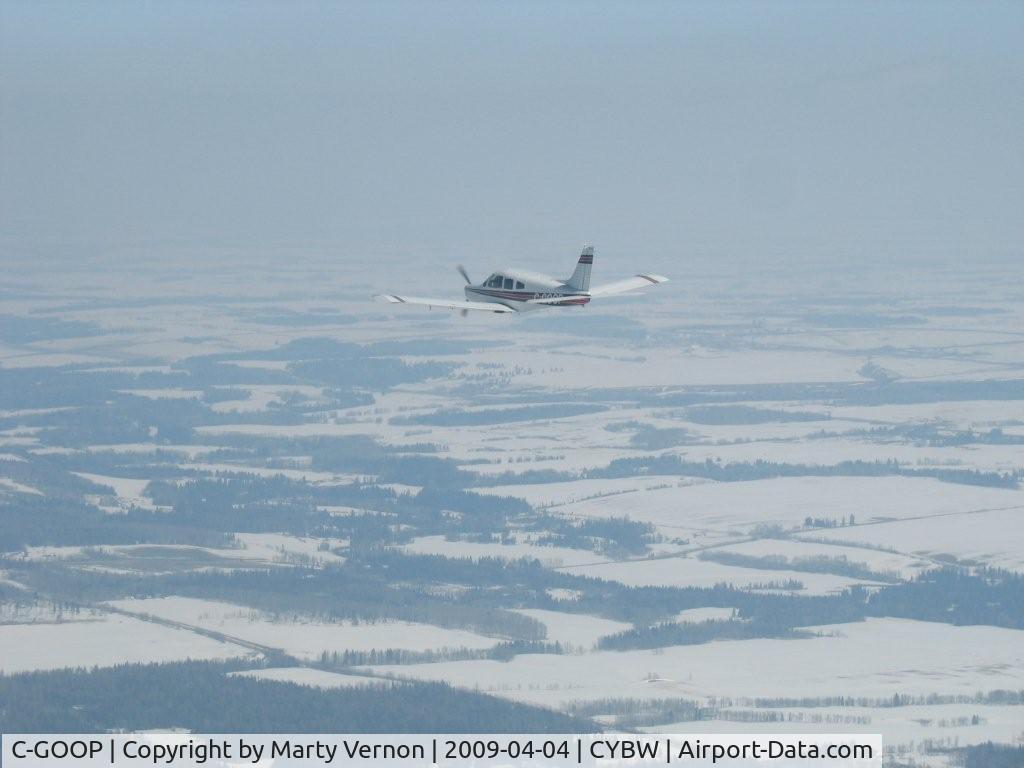 C-GOOP, 1975 Piper PA-28R-200 C/N 28R-7635115, Overtaking on the right