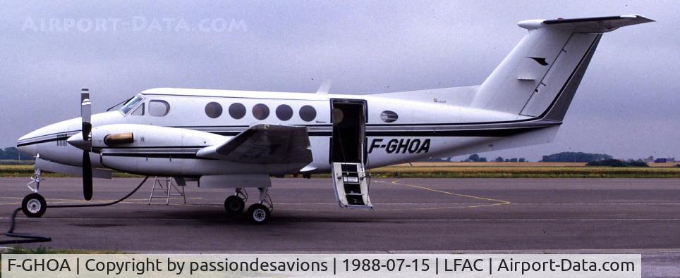 F-GHOA, 1976 Beech 200 Super King Air C/N BB-121, refuelling
