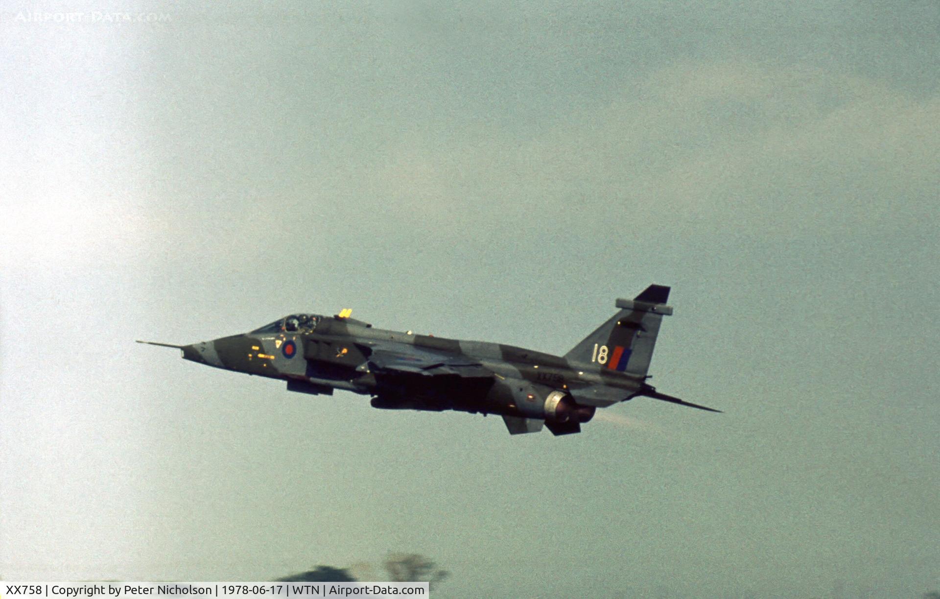 XX758, 1975 Sepecat Jaguar GR.1 C/N S.55, Jaguar GR.1 of 226 Operational Conversion Unit taking off at the 1978 Waddington Airshow.