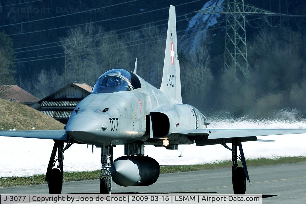 J-3077, Northrop F-5E Tiger II C/N L.1077, Taxiway from the Kaverne to the runway.