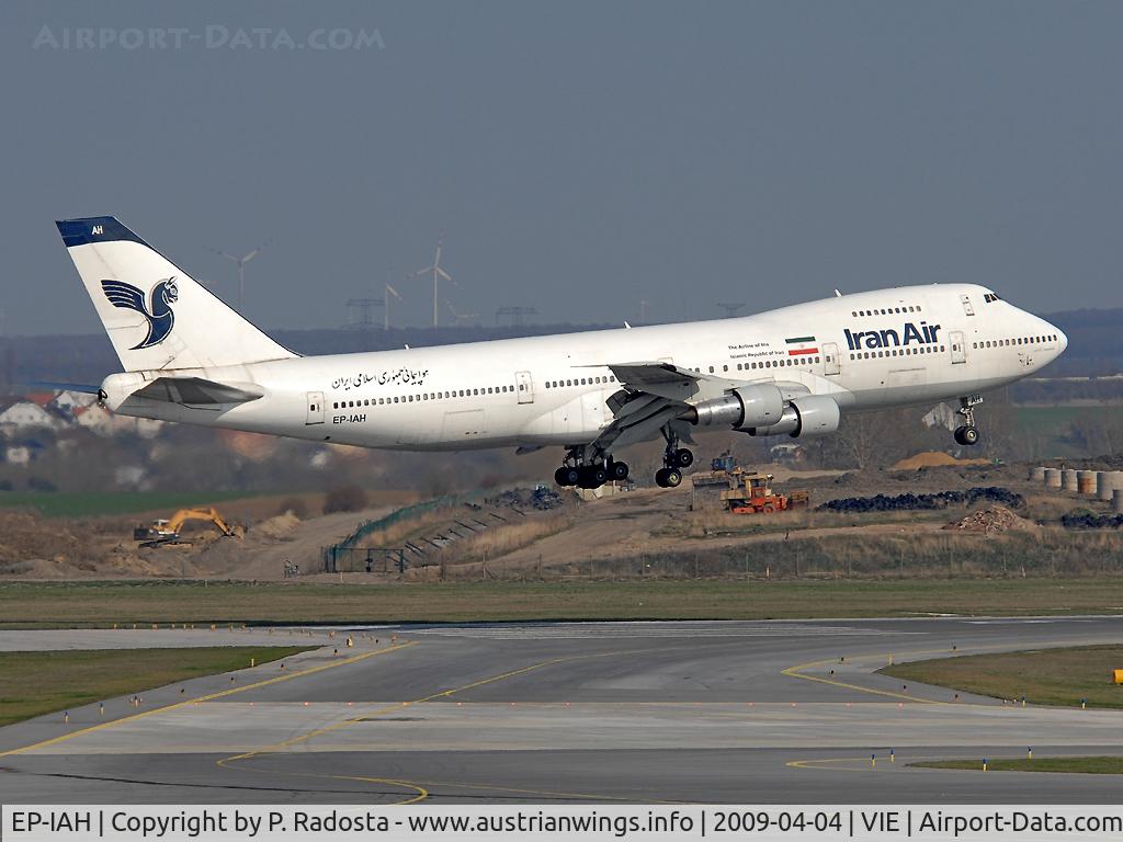 EP-IAH, 1976 Boeing 747-286M C/N 21218, Final approach RWY 16 for this 32 yr old veteran on its flight from THR to VIE