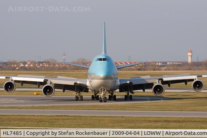 HL7485, 1992 Boeing 747-4B5 C/N 26395, Head on.