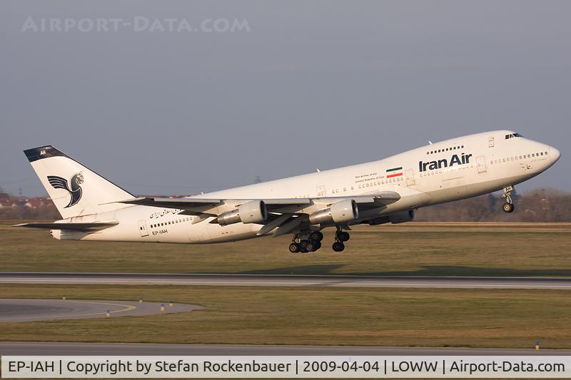 EP-IAH, 1976 Boeing 747-286M C/N 21218, Nice visitor.
