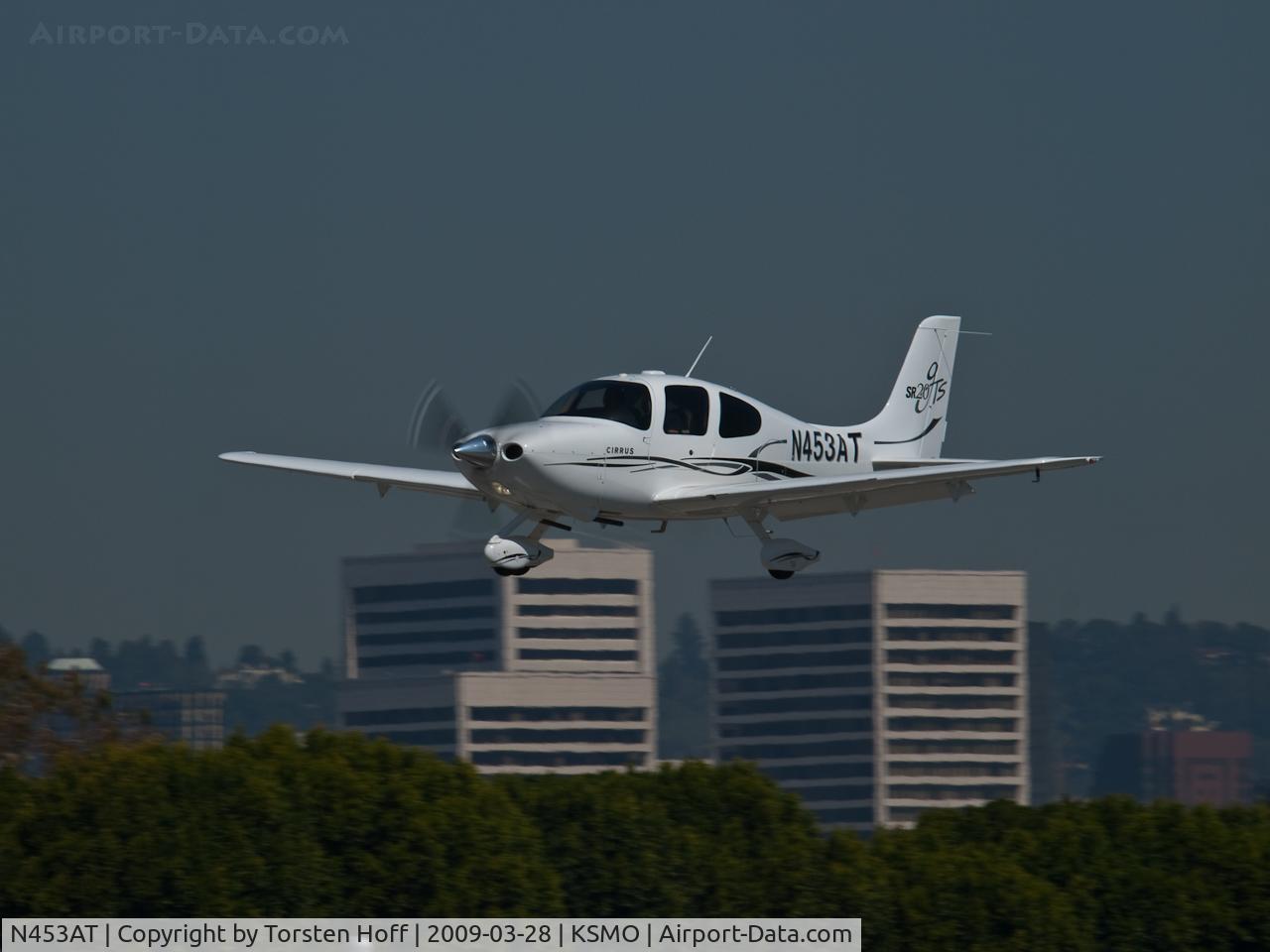 N453AT, 2006 Cirrus SR20 GTS C/N 1756, N453AT over RWY 21 during a go-around. Note the thermal distortion at the exhaust.
