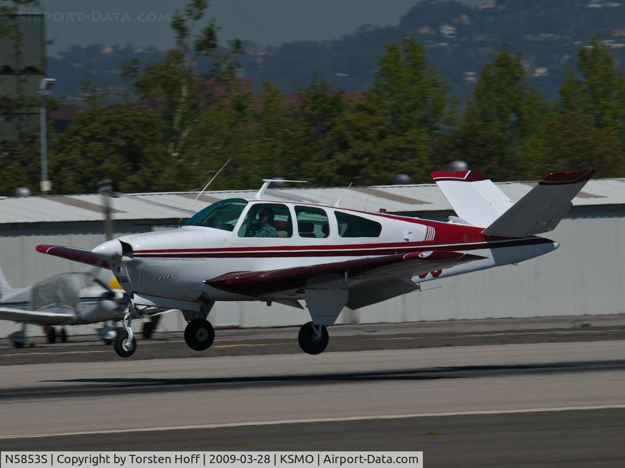 N5853S, 1964 Beech S35 Bonanza C/N D-7746, N5853S arriving on RWY 21