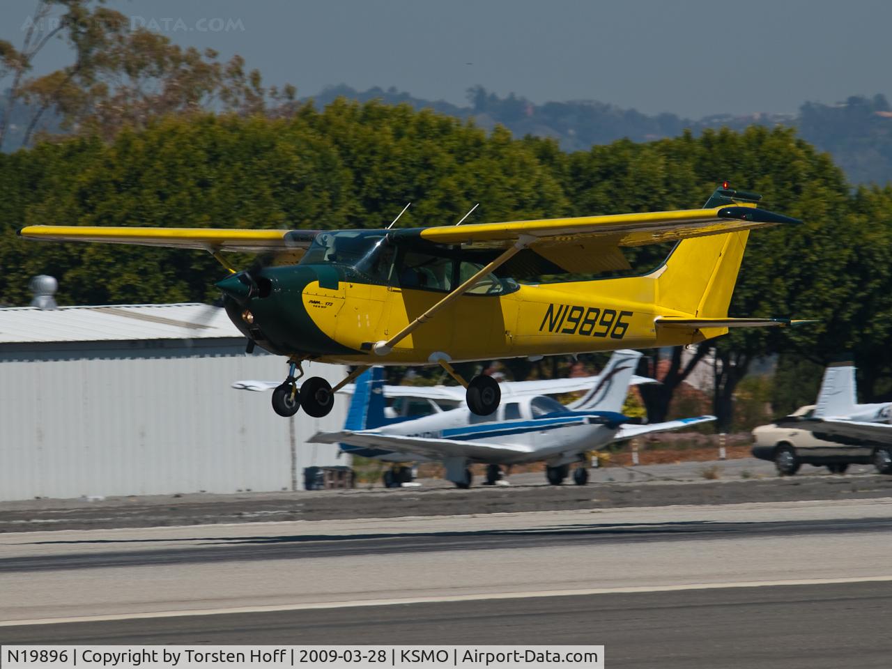 N19896, 1972 Cessna 172M C/N 17260843, N19896 arriving on RWY 21