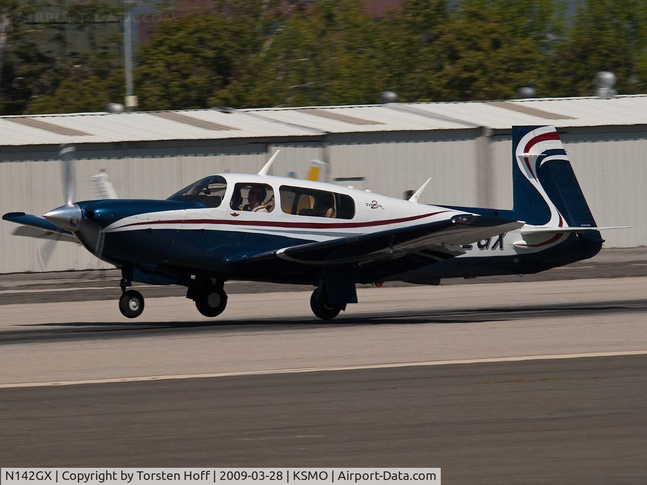 N142GX, 2004 Mooney M20R Ovation C/N 29-0342, N142GX arriving on RWY 21