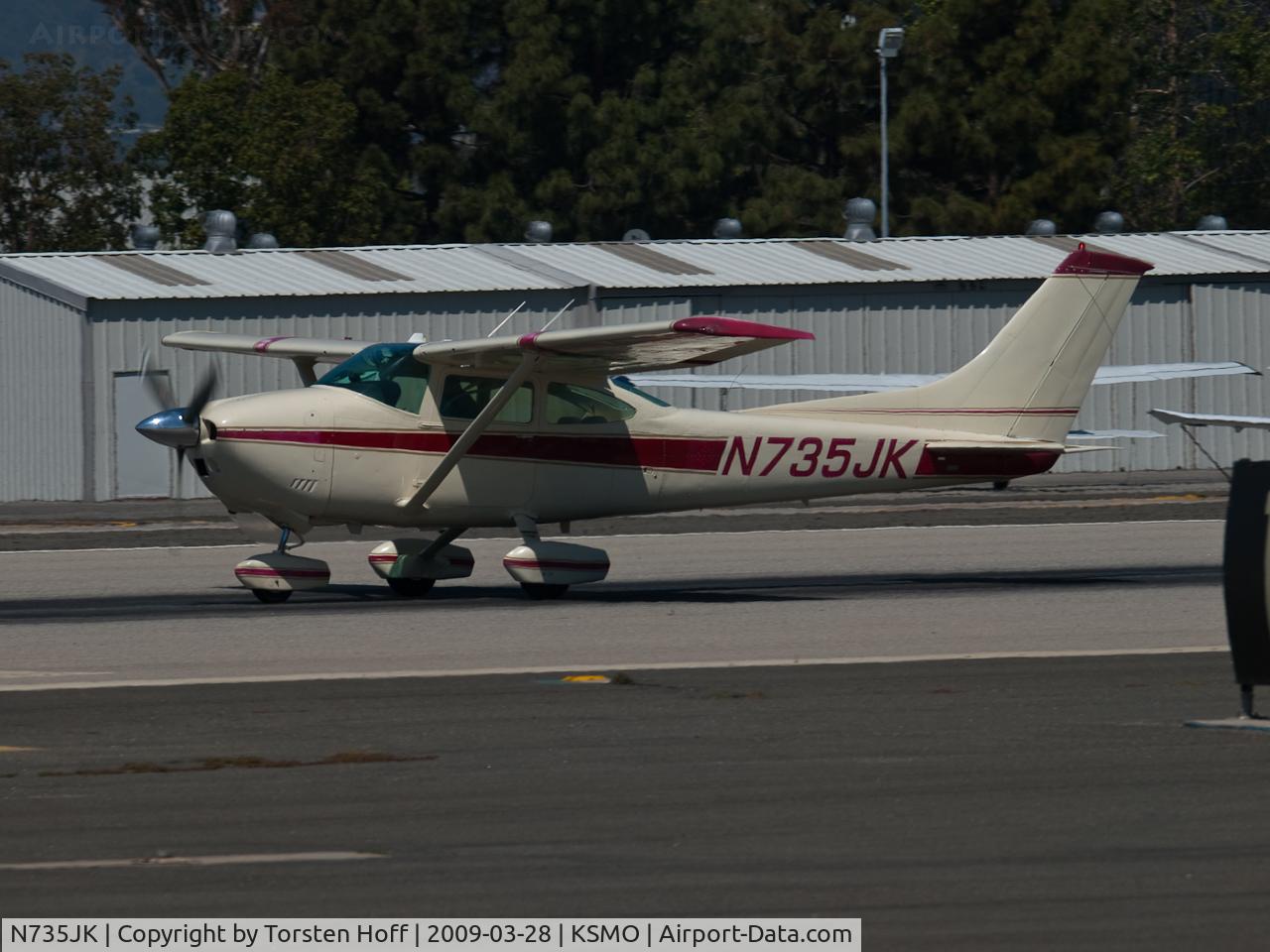 N735JK, 1977 Cessna 182Q Skylane C/N 18265459, N735JK departing from RWY 21