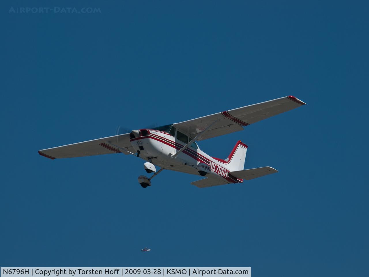 N6796H, 1975 Cessna 172M C/N 17265584, N6796H over RWY 21 during a go-around.