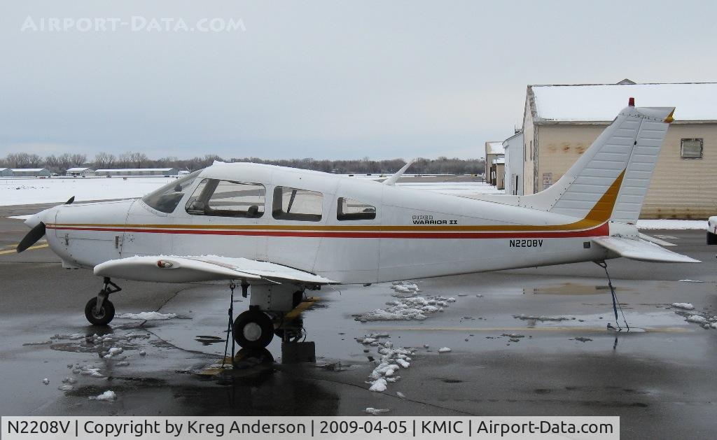 N2208V, 1979 Piper PA-28-161 C/N 28-7916327, Piper PA-28-161 Warrior. Second time I've seen this aircraft, second airport.