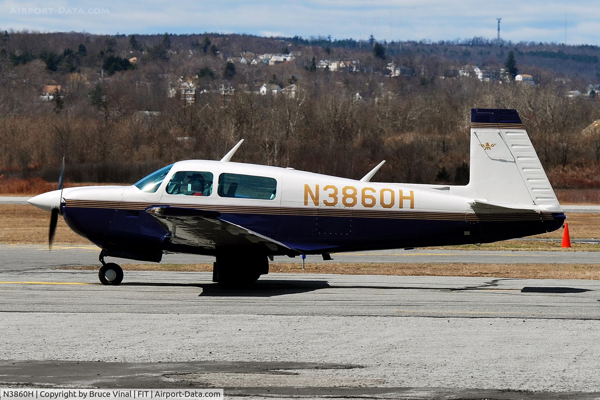 N3860H, 1980 Mooney M20J 201 C/N 24-1044, A Nice Mooney Taxis Out