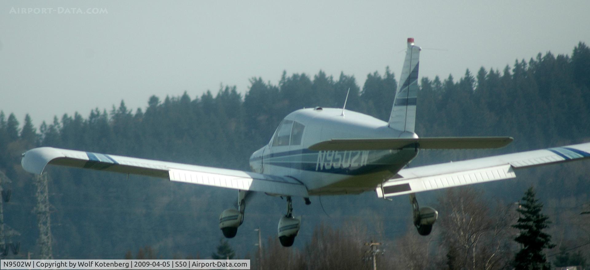 N9502W, Piper PA-28-140 C/N 28-22924, seconds from touch down