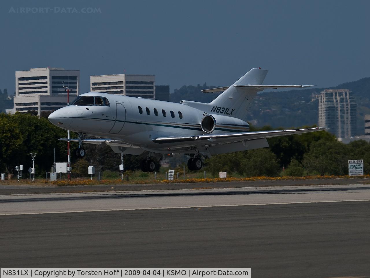 N831LX, 2000 Raytheon Hawker 800XP C/N 258510, N831LX arriving on RWY 21