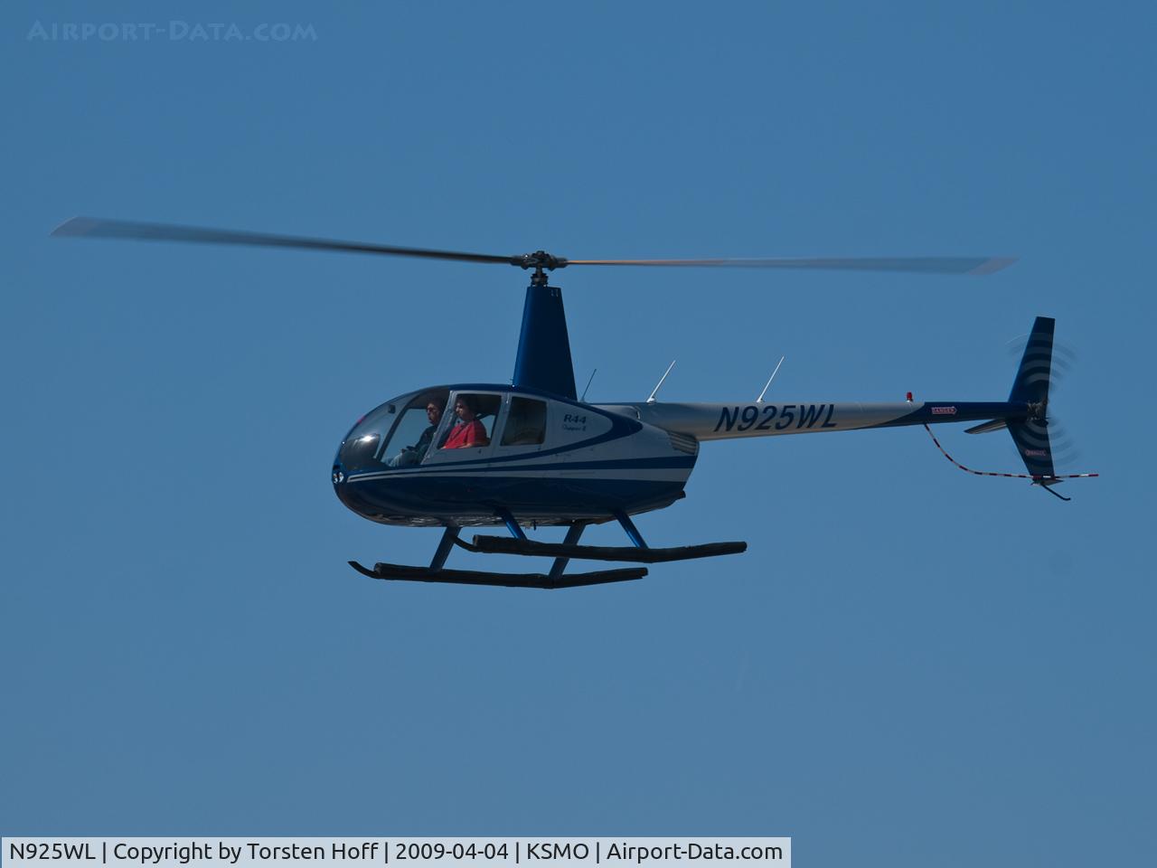 N925WL, 2004 Robinson R44 II C/N 10462, N925WL arriving on RWY 21