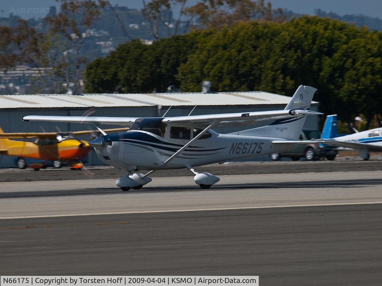 N66175, 2005 Cessna T182T Turbo Skylane C/N T18208414, N66175 departing from RWY 21