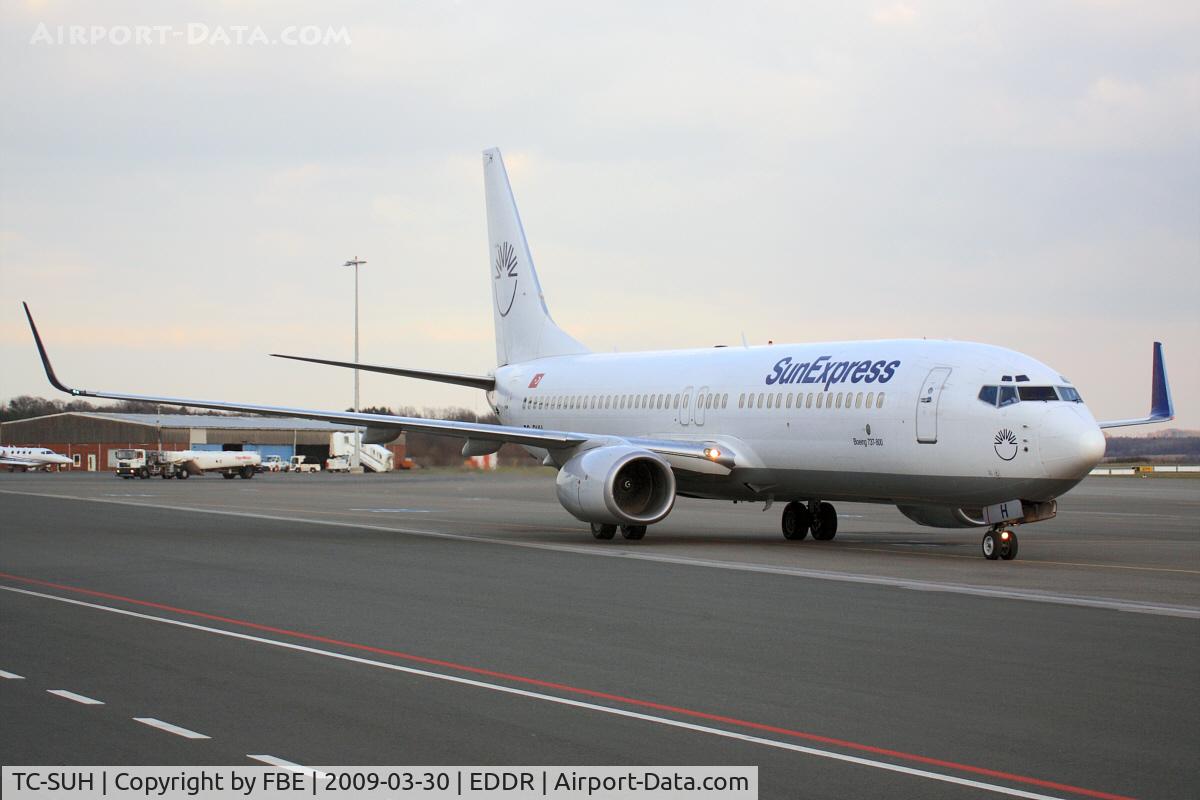 TC-SUH, 2002 Boeing 737-8CX C/N 32366, Sun Express B737-8CX is taxing to the holding point on it´s flight back to Antalya
