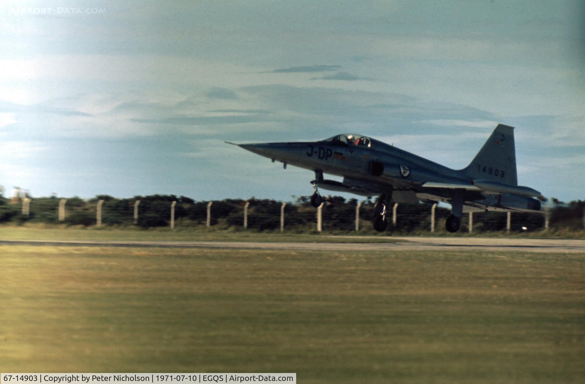 67-14903, 1967 Northrop F-5A Freedom Fighter C/N N.7066, Royal Norwegian Air Force F-5A Freedom Fighter 14903 of 718 Skv landing after display at the 1971 RNAS Lossiemouth Open Day.