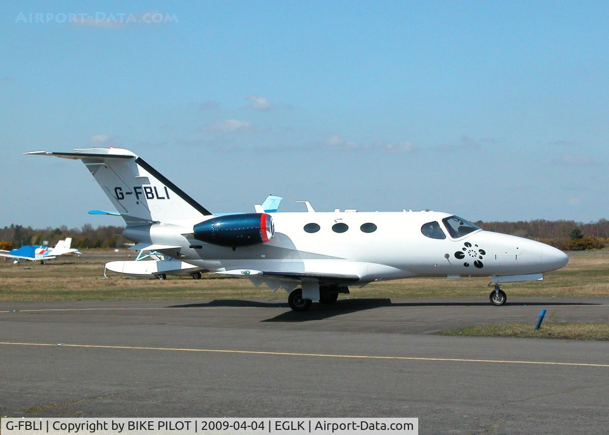 G-FBLI, 2008 Cessna 510 Citation Mustang Citation Mustang C/N 510-0130, TAXYING PAST THE CAFE