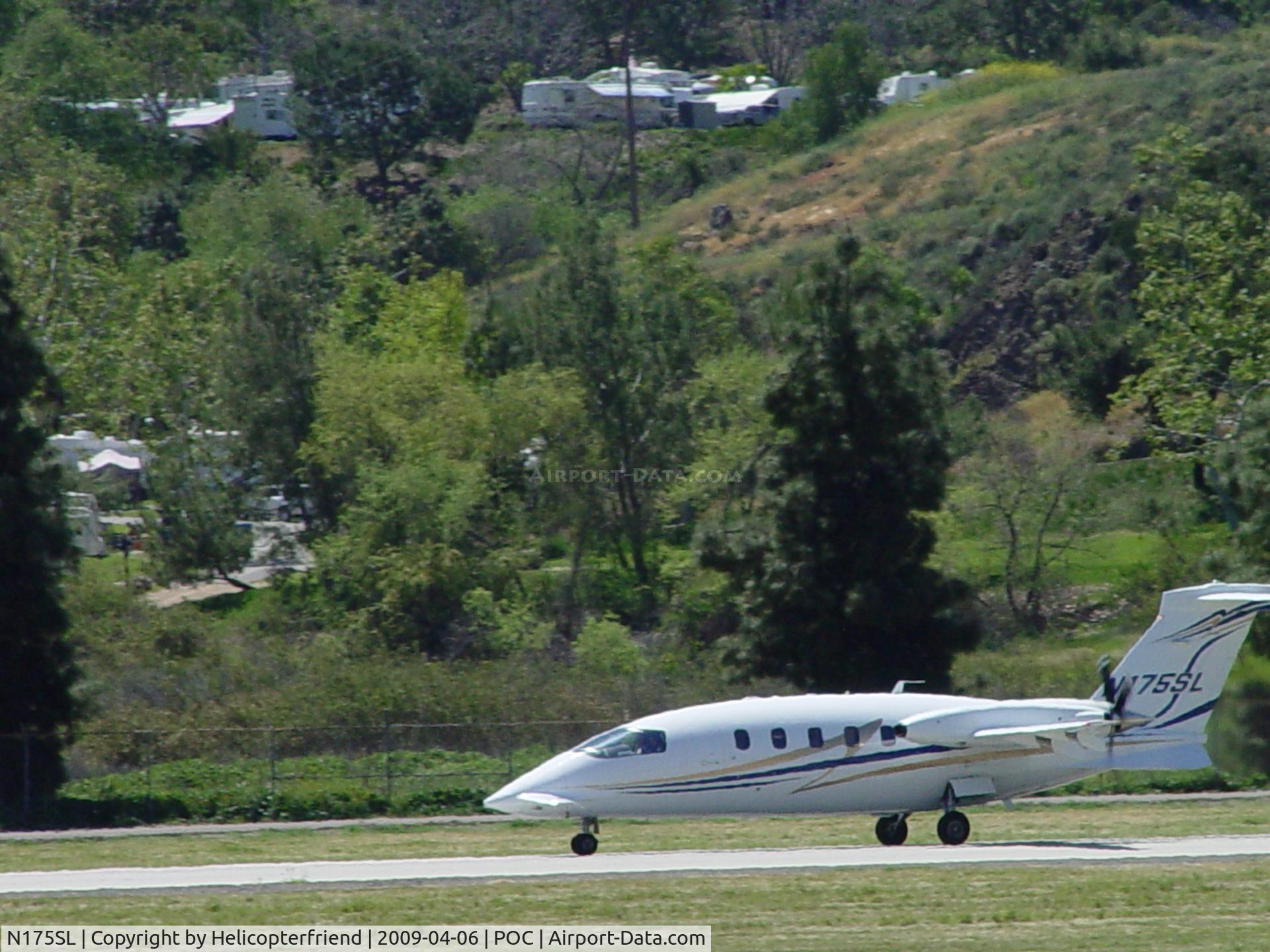 N175SL, 2007 Piaggio P-180 C/N 1147, Rolling eastbound on 8R