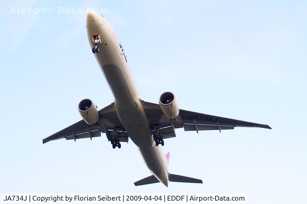 JA734J, 2005 Boeing 777-346/ER C/N 32433, Short final rwy 25L
