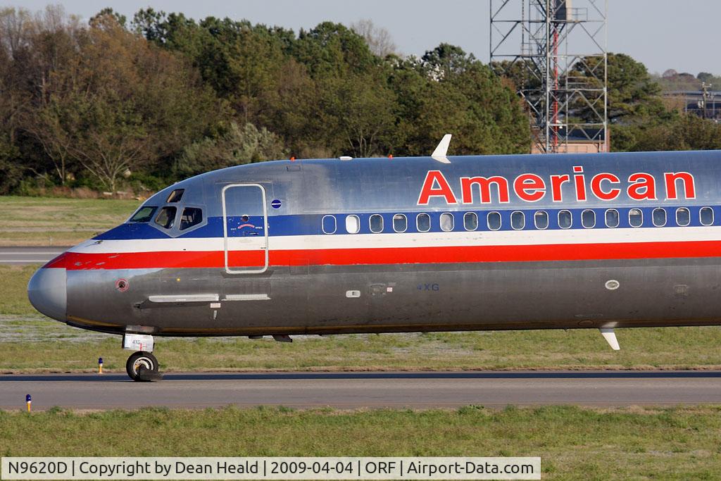 N9620D, 1997 McDonnell Douglas MD-83 (DC-9-83) C/N 53591, Close-up of American Airlines N9620D (FLT AAL1051) taxiing to RWY 23 for departure to Dallas/Fort Worth Int'l (KDFW).