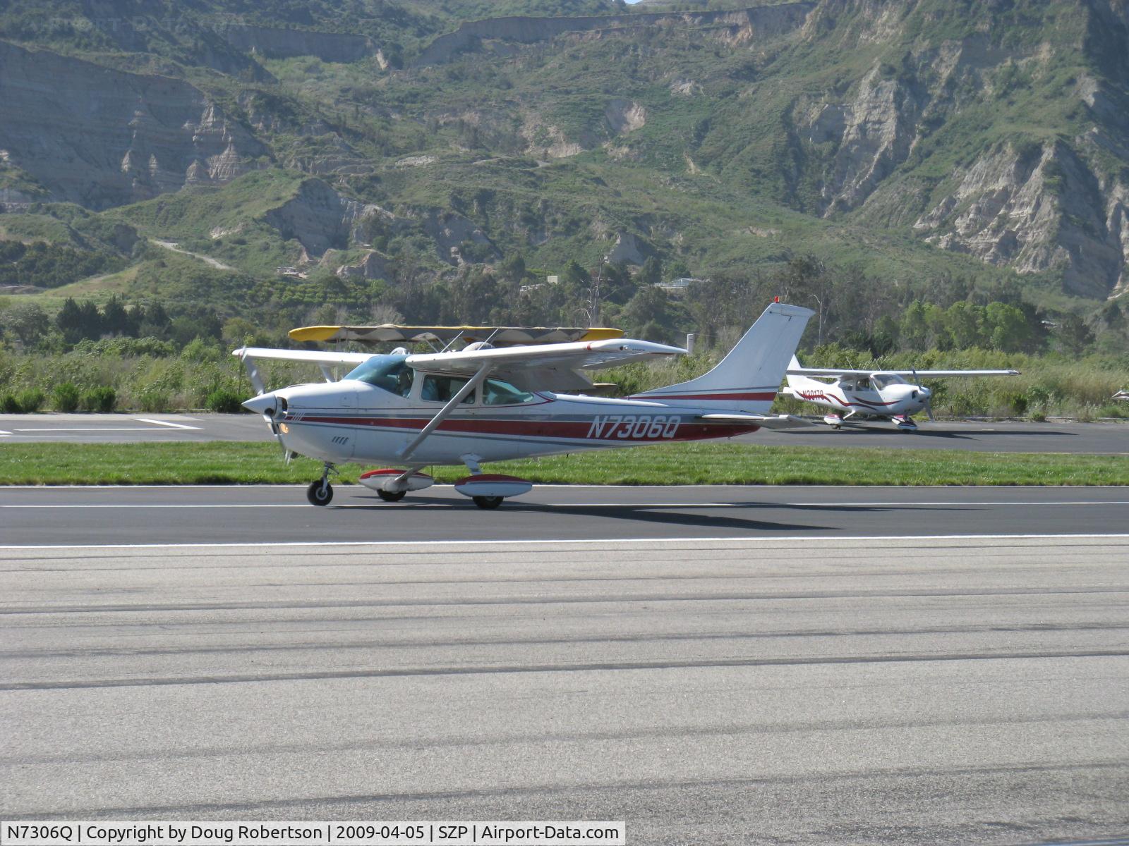 N7306Q, 1971 Cessna 182P Skylane C/N 18260946, 1971 Cessna 182P SKYLANE, Continental O-470-S 230 Hp, landing roll Rwy 04