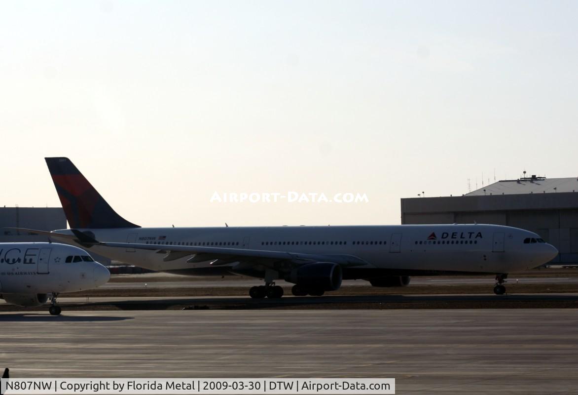 N807NW, 2004 Airbus A330-323 C/N 0588, Northwest A330 wearing Delta colors